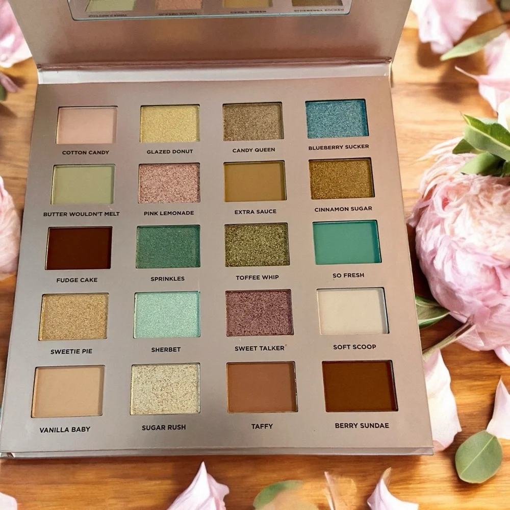 💎 ICONIC LONDON Treat Yourself Eyeshadow Palette New In Box